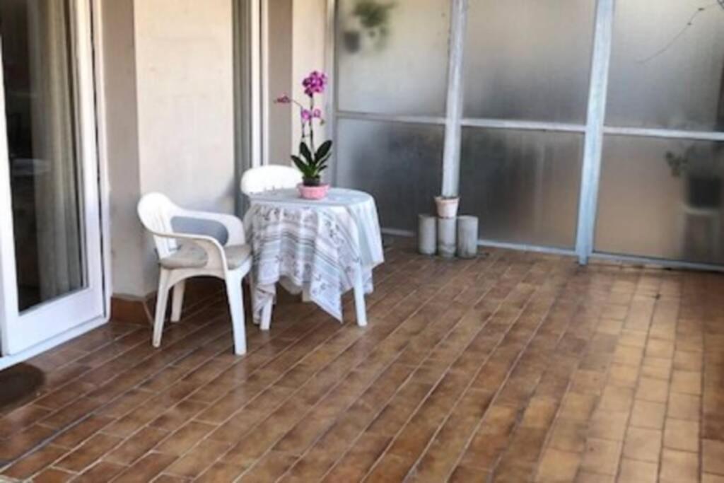 Comode Apartament Al Bell Mig De Gérone Extérieur photo